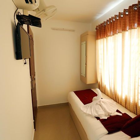 Kochi Hotel Swarna Residency מראה חיצוני תמונה