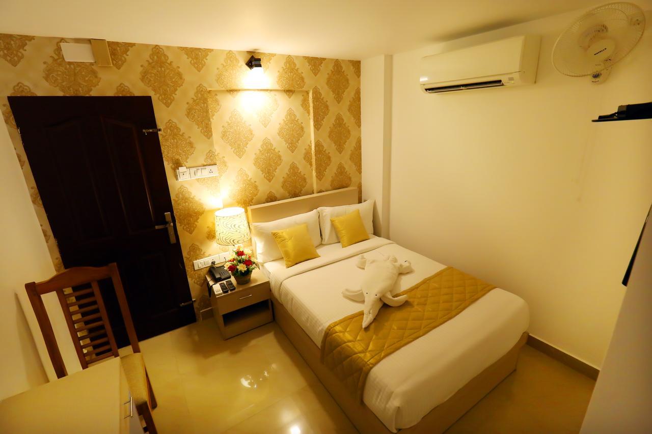 Kochi Hotel Swarna Residency מראה חיצוני תמונה