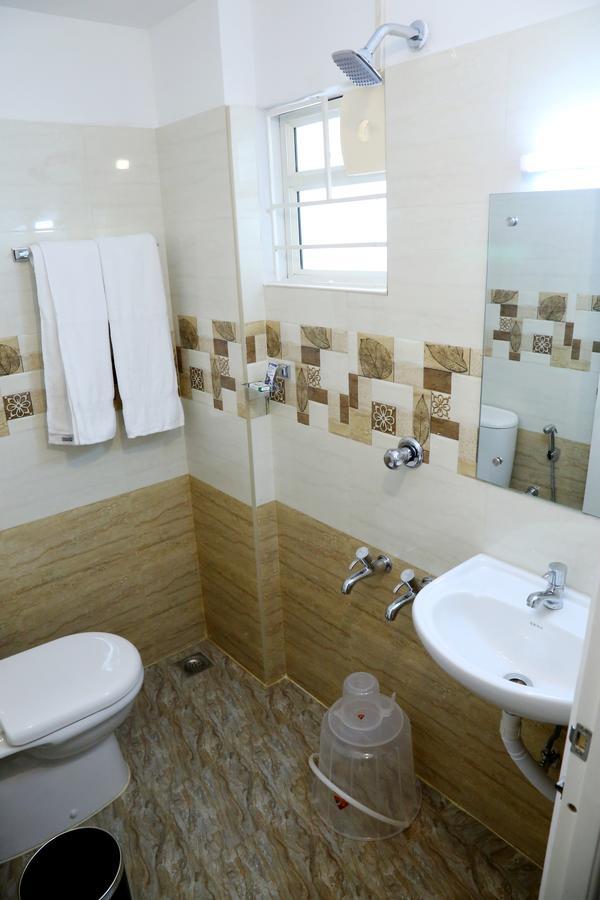 Kochi Hotel Swarna Residency מראה חיצוני תמונה